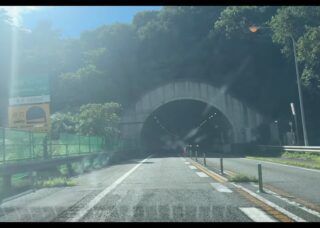 今年のお盆は、どうしても帰省したかったので会津若松へ。
道中30万キロを突破した相棒は、まだまだ元気です。

相棒は元気ですが、例年8月は腸が…な季節になっており、今年もうずきを感じて憩室炎の初期消火。

絶食や軟食を駆使して、なんとか仕事に穴をあけず、無事帰省できました。

気がつけば投稿も滞りまくりで、せっかく頂いた写真もあげてなかったりで、カメラロールを漁った次第です。

ではでは、まだまだ暑い日が続きますが、どうぞご自愛ください。

—————————————

・HaruMiguel 〜師弟共演企画〜にて。
私は次は来年になりますが、またの機会が楽しみです。

・3Way-Junction @高槻BASE
大好評につき、次回のスケジュールを調整中です！

・グル・横沢道治師と幼稚園モード。
太鼓叩きながらホップ、ステップ、ジャンプ！？
←グルの恐るべき体力…

・Mariフラメンコ教室さんにて、パルマレッスン。
ブレリア歌いながら…🫨

・チームApasionadasのカホンレッスン。
カーニャ歌いながら…🫨

・レッスン帰りに盆踊りやってた。
ええもんですな。