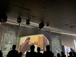 万博演奏、最終日は車両通行証の関係で、朝から来たのです。
むーちゃ時間余ってるので、並ばんといけるとこ、チラホラ（チリ館がハマった）。
ちょっとだけ並ぶとこチラ。

朝飯、タイカレー
昼飯、マレーシアの郷土料理などなど。
からの、
スタッフ食堂で冷コーで、しっかり休憩💤

はて、準備に参りますか‼️