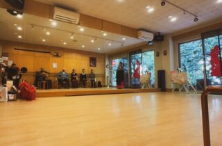 鯉さんの11.16”Voy Soñando”リハーサル
久々の皆さんとのお手合わせは、色んな種類の高揚感がありました。

取って返して、レッスン行脚の帰り道。
連休最終日の我が街は、人通りが無く、歩きスマホ投稿も誰の迷惑にもならないのでした。

お疲れ様でした！