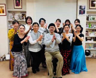 お写真ありがとうございます！
自分では撮り忘れが多く…🙇

本日は、松本真理子さん主宰の
Mariフラメンコ教室にて、
パルマ・ワークショップを
担当させていただきました。

ご参加くださった皆さま、
ありがとうございました。

初回にもかかわらず、
次回もご用命いただき感無量です🤲