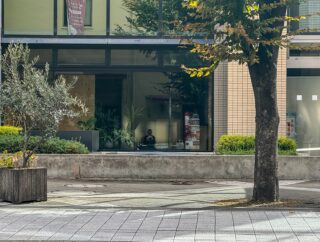 レッスン行脚　
あの街、この街
帰宅の行脚は山登り
住宅の隙間から淀川上空に花火👀