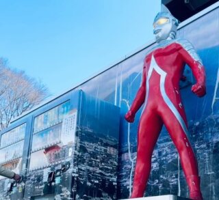 昨日、石巻から大阪へ帰りました。

『ファンファーレ･ロマンギャルド東北ツアー2026春をさがして』
残すところ、あと2公演！
今日は欠席ですが🙇明日は参加します！
是非お越しください。

3月14日(土)
19:00開場／19:30開演
ご予約3000円／当日3500円（＋別途オーダー）
会場：大阪・雲州堂
大阪市北区菅原町7-2
TEL:06-6361-3903
出演：Fanfare Roma'n-Garde（ファンファーレ・ロマンギャルド）
瀬戸信行:clarinet
登 敬三:tenor sax
三原智行:trombone
前山 床:tuba
藤沢祥衣:accordion
サカモトジャイ庵:steelpan
山田やーそ裕:7-strings guitar
ワタンベ:drums
永田充:darbuka, davul

3月15日(日)
『あまつち音楽祭 ファンファーレ・ロマンギャルド！』
13:30開場／14:00開演
料金：入場無料
会場：滋賀・あまつちホール友遊館
滋賀県大津市高砂町39-19 あまつち教会
　　　TEL:077-522-8457
出演：Fanfare Roma'n-Garde（ファンファーレ・ロマンギャルド）
瀬戸信行:clarinet
登 敬三:tenor sax
三原智行:trombone
前山 床:tuba
イガキアキコ:violin
サカモトジャイ庵:steelpan
山田やーそ裕:7-strings guitar
田島 隆:electric guitar
ワタンベ:drums
永田充:darbuka, davul
木村和人:percussion

----
安達太良SAの自販機連動ウルトラセブン
安全速度で燃費良し👌