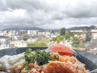 朝からビリヤニ、三回目のチャレンジ
朝食ってことで、TKCB
初回が1番うまかったっすわ

バスマティライスは湯取り法なので、米の糖分がお湯に流れ出して、0キロカロリー？
なんぼでも食える

出先で腹ピーピーになったのは、食い過ぎだろうか？
ヨーグルトの賞味期限が切れてたからだろうか？

月初は絶食してたのに、喉元過ぎるとすぐ調子にのる…
人間というのは、なかなか変われんもんですなぁ…